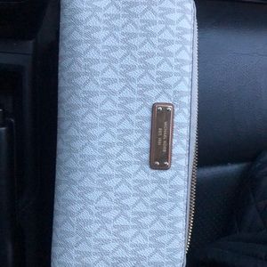 Michael Kors Jet Set Travel Wallet